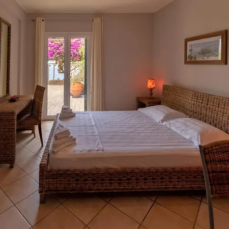 Corfu Beachfront Benele Vilă *
