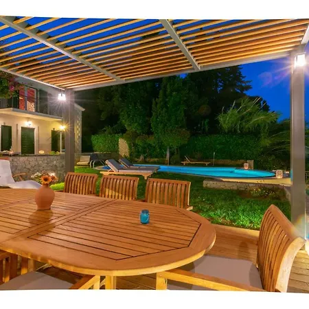 Corfu Beachfront Benele * Benitses (Corfu)