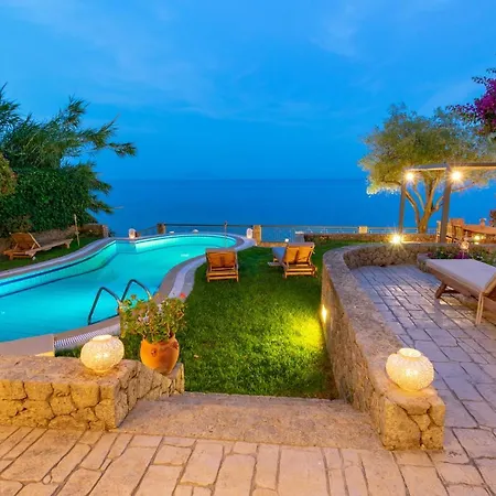 Corfu Beachfront Benele Vilă